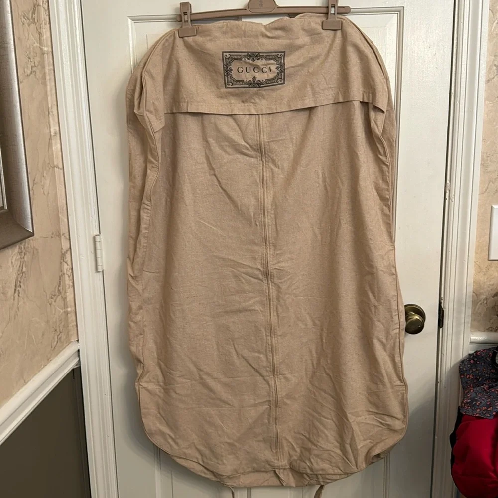 New Gucci Hanging Cover with Hanger
